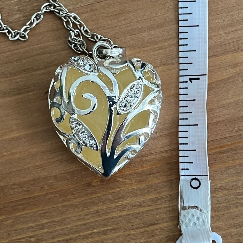 Puffy heart shape filigree silver tone necklace glow in dark - jewelry - Picture 9 of 11